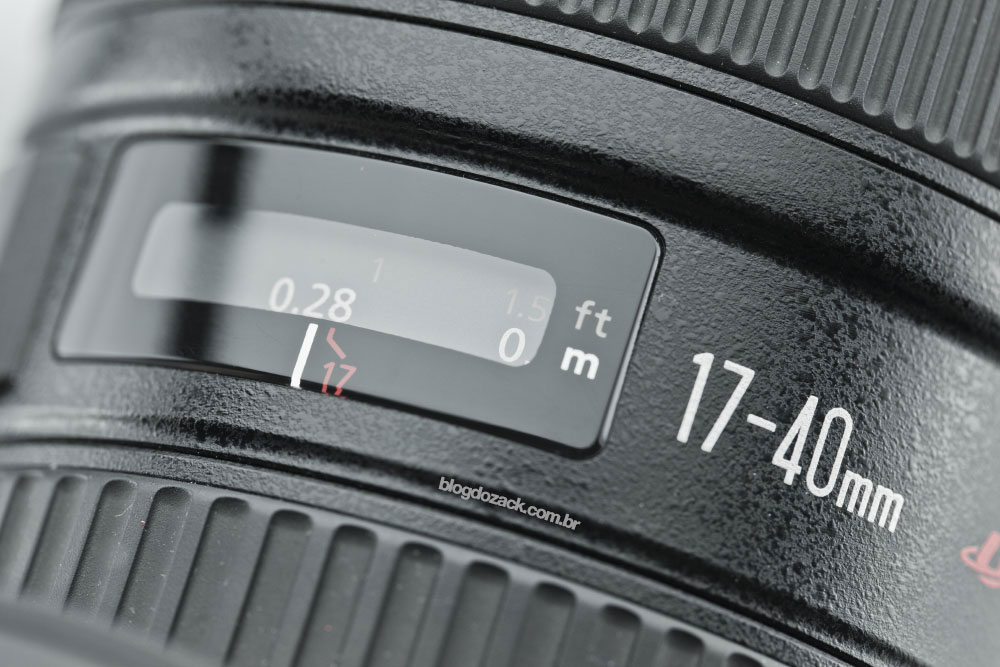 Canon EF 17-40mm f/4 L USM zoom lens