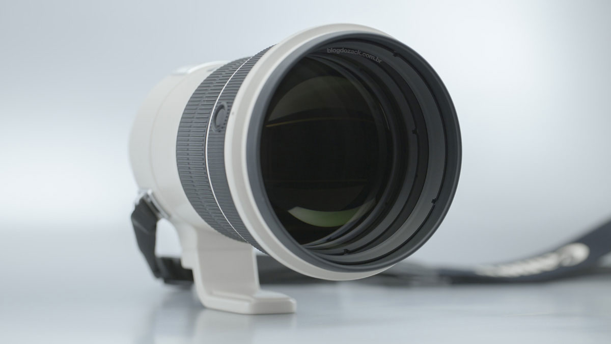 Canon EF 200mm f/2 L IS USM prime lens