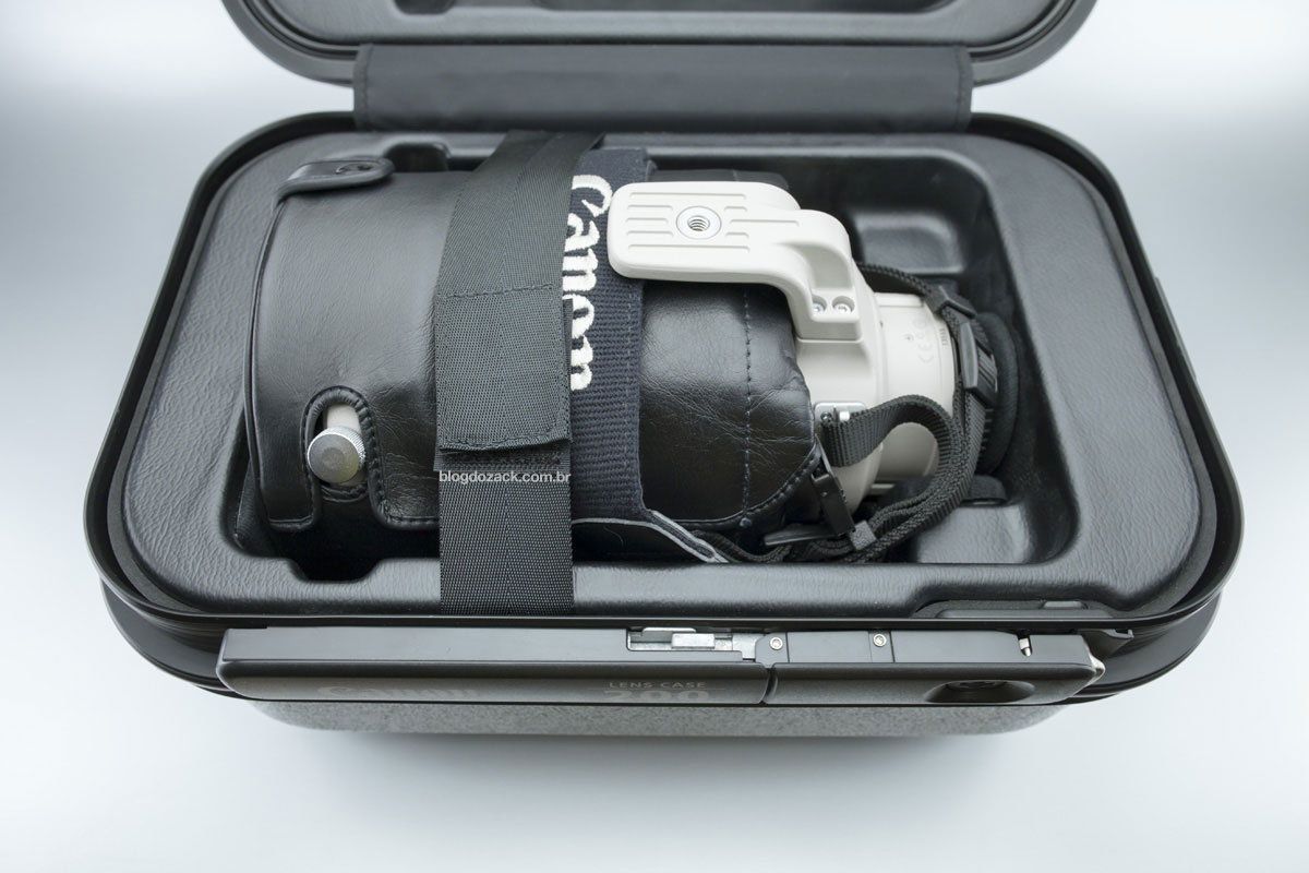 Canon EF 200mm f/2 L IS USM prime lens case