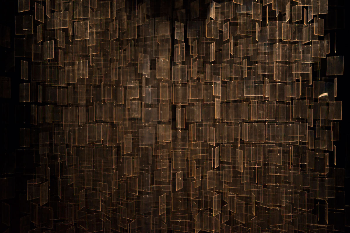 “Lumiére” at f/1.4 1/60 ISO1600; escuridão total na exposição “Le Parc Lumière” no Museo Malba em Buenos Aires.