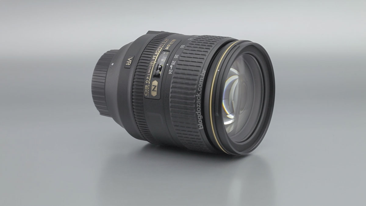 A Nikon AF-S Nikkor 24-120mm f/4G ED VR.