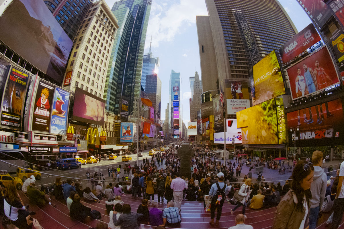 “Times Square” com a ELAN 7E + Kodak Portra 800 em f/11 1/500.