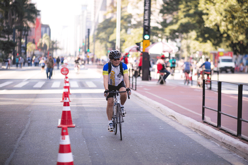 “Ciclista” with the Canon EOS 5DS + Yongnuo 100mm f/2 at f/2 1/1000 ISO125; AI SERVO.